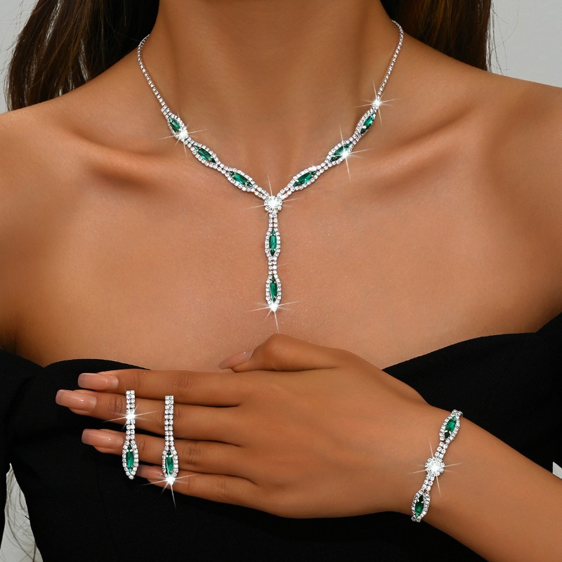 Pendientes, collar, pulseras,  - Women'S Day Fashion Show reseña y precio