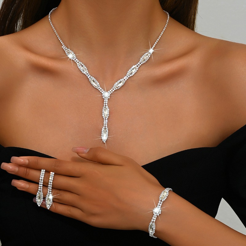 Pendientes, collar, pulseras,  - Women'S Day Fashion Show reseña y precio